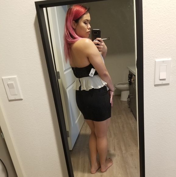 Elegant Backless High Neck Mini Dress - Picture 2 of 4